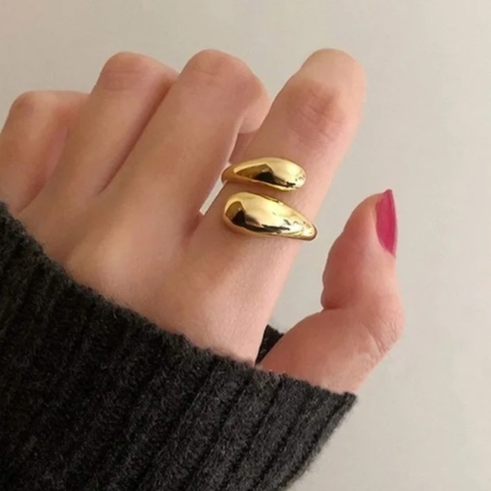 Smooth Water Drop Gold Ring sz 6-7 but can be adjusted